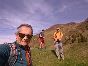 Festa di fiori e marmotte sui sentieri per i Monti Foppa (1895 m) e Avaro (2088 m)–28magg25- FOTOGALLERY